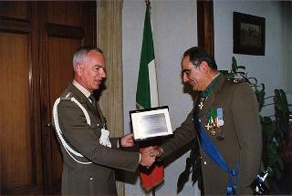Saluto di commiato del gen. Scaramucci al gen. Giancarlo Papa e all'aiutante Luigi Passariello
