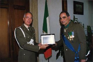 Saluto di commiato del gen. Scaramucci al gen. Giancarlo Papa e all'aiutante Luigi Passariello