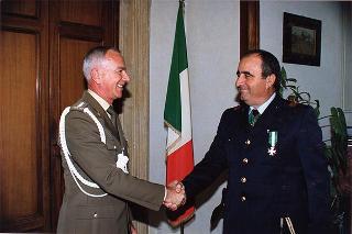 Saluto di commiato del gen. Scaramucci al gen. Giancarlo Papa e all'aiutante Luigi Passariello