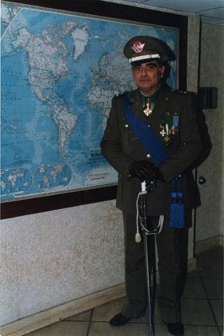 Saluto di commiato del gen. Scaramucci al gen. Giancarlo Papa e all'aiutante Luigi Passariello