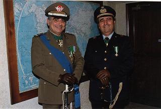 Saluto di commiato del gen. Scaramucci al gen. Giancarlo Papa e all'aiutante Luigi Passariello