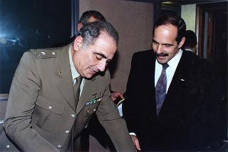 Saluto di commiato del gen. Scaramucci al gen. Giancarlo Papa e all'aiutante Luigi Passariello