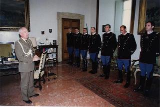 Consegna di onorificenze da parte del gen. Scaramucci ad alcuni componenti del Reggimento Corazzieri
