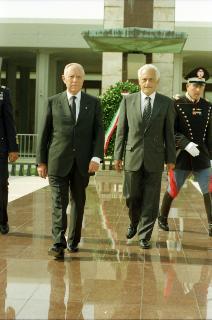 Intervento del Presidente della Repubblica Ciampi a Bari per  l'inaugurazione del monumento ai Caduti della Guardia di Finanza presso il Sacrario dei Caduti d'Oltremare e per una visita alla 63^ Fiera del Levante