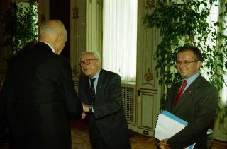 On. Dott. Giorgio Napolitano, Presidente del Consiglio Italiano del Movimento Europeo, con i componenti l'Ufficio di Presidenza del Consiglio