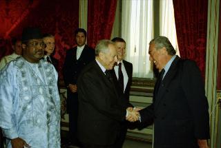 Incontro con S.E. il Signor Thelmut Harris Wilhelm Woutersz, nuovo Ambasciatore della Repubblica Democratica Socialista di Sri Lanka: presentazione delle Lettere Credenziali
