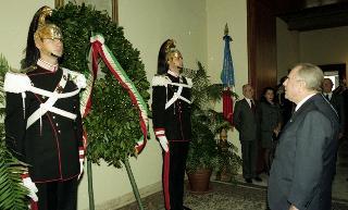 Incontro con i componenti del Consiglio Direttivo della Sezione Combattenti e Reduci della Presidenza della Repubblica e successiva deposizione di una corona d'alloro sulla lapide dei Caduti del Quirinale, in occasione del Giorno dell'Unità Nazionale e della Festa delle Forze Armate