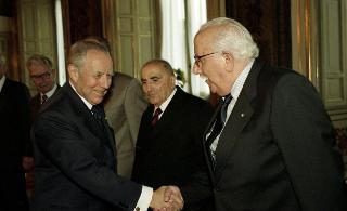 Incontro con i componenti del Consiglio Direttivo della Sezione Combattenti e Reduci della Presidenza della Repubblica e successiva deposizione di una corona d'alloro sulla lapide dei Caduti del Quirinale, in occasione del Giorno dell'Unità Nazionale e della Festa delle Forze Armate
