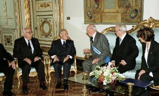 Incontro con i componenti del Consiglio Direttivo della Sezione Combattenti e Reduci della Presidenza della Repubblica e successiva deposizione di una corona d'alloro sulla lapide dei Caduti del Quirinale, in occasione del Giorno dell'Unità Nazionale e della Festa delle Forze Armate