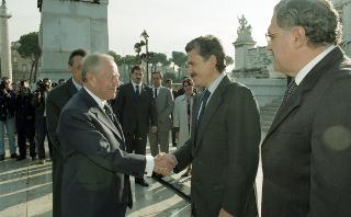 Deposizione di una corona d'alloro, da parte del Presidente della Repubblica, all'Altare della Patria ed al Mausoleo Ardeatino, in occasione del Giorno dell'Unità Nazionale e Festa delle Forze Armate