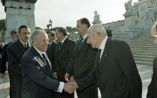 Deposizione di una corona d'alloro, da parte del Presidente della Repubblica, all'Altare della Patria ed al Mausoleo Ardeatino, in occasione del Giorno dell'Unità Nazionale e Festa delle Forze Armate