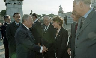 Deposizione di una corona d'alloro, da parte del Presidente della Repubblica, all'Altare della Patria ed al Mausoleo Ardeatino, in occasione del Giorno dell'Unità Nazionale e Festa delle Forze Armate