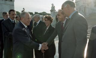 Deposizione di una corona d'alloro, da parte del Presidente della Repubblica, all'Altare della Patria ed al Mausoleo Ardeatino, in occasione del Giorno dell'Unità Nazionale e Festa delle Forze Armate