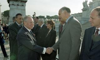 Deposizione di una corona d'alloro, da parte del Presidente della Repubblica, all'Altare della Patria ed al Mausoleo Ardeatino, in occasione del Giorno dell'Unità Nazionale e Festa delle Forze Armate