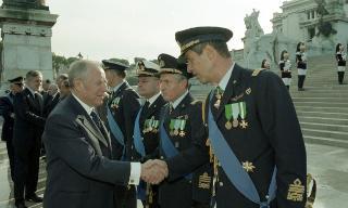 Deposizione di una corona d'alloro, da parte del Presidente della Repubblica, all'Altare della Patria ed al Mausoleo Ardeatino, in occasione del Giorno dell'Unità Nazionale e Festa delle Forze Armate