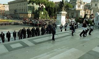 Deposizione di una corona d'alloro, da parte del Presidente della Repubblica, all'Altare della Patria ed al Mausoleo Ardeatino, in occasione del Giorno dell'Unità Nazionale e Festa delle Forze Armate