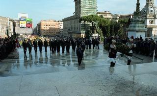 Deposizione di una corona d'alloro, da parte del Presidente della Repubblica, all'Altare della Patria ed al Mausoleo Ardeatino, in occasione del Giorno dell'Unità Nazionale e Festa delle Forze Armate