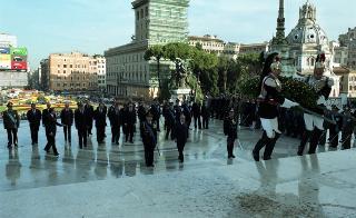 Deposizione di una corona d'alloro, da parte del Presidente della Repubblica, all'Altare della Patria ed al Mausoleo Ardeatino, in occasione del Giorno dell'Unità Nazionale e Festa delle Forze Armate