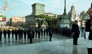 Deposizione di una corona d'alloro, da parte del Presidente della Repubblica, all'Altare della Patria ed al Mausoleo Ardeatino, in occasione del Giorno dell'Unità Nazionale e Festa delle Forze Armate