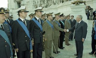 Deposizione di una corona d'alloro, da parte del Presidente della Repubblica, all'Altare della Patria ed al Mausoleo Ardeatino, in occasione del Giorno dell'Unità Nazionale e Festa delle Forze Armate