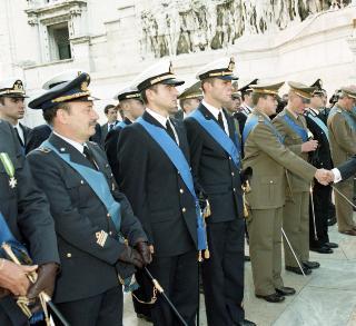 Deposizione di una corona d'alloro, da parte del Presidente della Repubblica, all'Altare della Patria ed al Mausoleo Ardeatino, in occasione del Giorno dell'Unità Nazionale e Festa delle Forze Armate