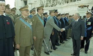 Deposizione di una corona d'alloro, da parte del Presidente della Repubblica, all'Altare della Patria ed al Mausoleo Ardeatino, in occasione del Giorno dell'Unità Nazionale e Festa delle Forze Armate