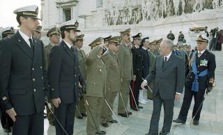 Deposizione di una corona d'alloro, da parte del Presidente della Repubblica, all'Altare della Patria ed al Mausoleo Ardeatino, in occasione del Giorno dell'Unità Nazionale e Festa delle Forze Armate