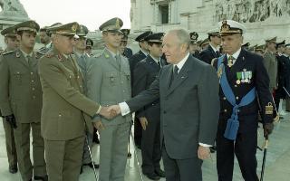 Deposizione di una corona d'alloro, da parte del Presidente della Repubblica, all'Altare della Patria ed al Mausoleo Ardeatino, in occasione del Giorno dell'Unità Nazionale e Festa delle Forze Armate