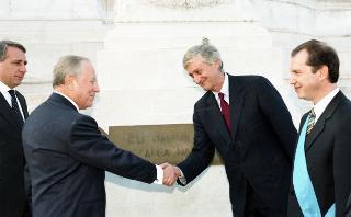Deposizione di una corona d'alloro, da parte del Presidente della Repubblica, all'Altare della Patria ed al Mausoleo Ardeatino, in occasione del Giorno dell'Unità Nazionale e Festa delle Forze Armate