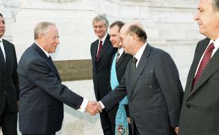 Deposizione di una corona d'alloro, da parte del Presidente della Repubblica, all'Altare della Patria ed al Mausoleo Ardeatino, in occasione del Giorno dell'Unità Nazionale e Festa delle Forze Armate