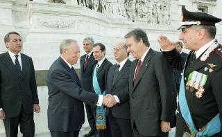 Deposizione di una corona d'alloro, da parte del Presidente della Repubblica, all'Altare della Patria ed al Mausoleo Ardeatino, in occasione del Giorno dell'Unità Nazionale e Festa delle Forze Armate