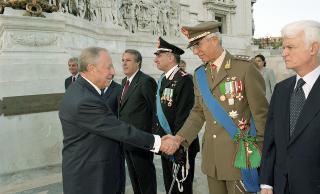 Deposizione di una corona d'alloro, da parte del Presidente della Repubblica, all'Altare della Patria ed al Mausoleo Ardeatino, in occasione del Giorno dell'Unità Nazionale e Festa delle Forze Armate