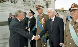 Deposizione di una corona d'alloro, da parte del Presidente della Repubblica, all'Altare della Patria ed al Mausoleo Ardeatino, in occasione del Giorno dell'Unità Nazionale e Festa delle Forze Armate