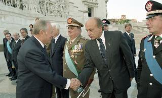 Deposizione di una corona d'alloro, da parte del Presidente della Repubblica, all'Altare della Patria ed al Mausoleo Ardeatino, in occasione del Giorno dell'Unità Nazionale e Festa delle Forze Armate