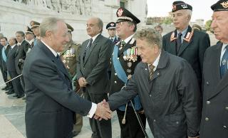 Deposizione di una corona d'alloro, da parte del Presidente della Repubblica, all'Altare della Patria ed al Mausoleo Ardeatino, in occasione del Giorno dell'Unità Nazionale e Festa delle Forze Armate