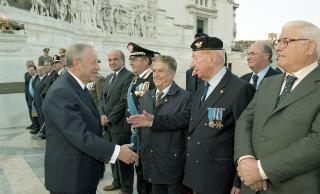 Deposizione di una corona d'alloro, da parte del Presidente della Repubblica, all'Altare della Patria ed al Mausoleo Ardeatino, in occasione del Giorno dell'Unità Nazionale e Festa delle Forze Armate