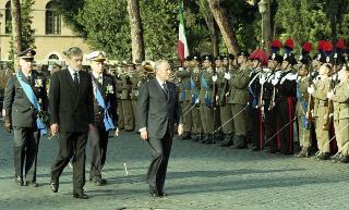Deposizione di una corona d'alloro, da parte del Presidente della Repubblica, all'Altare della Patria ed al Mausoleo Ardeatino, in occasione del Giorno dell'Unità Nazionale e Festa delle Forze Armate