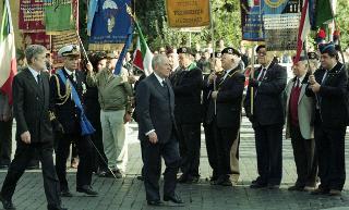 Deposizione di una corona d'alloro, da parte del Presidente della Repubblica, all'Altare della Patria ed al Mausoleo Ardeatino, in occasione del Giorno dell'Unità Nazionale e Festa delle Forze Armate