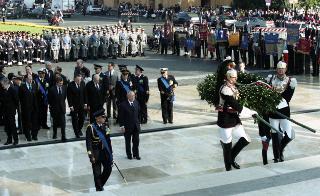 Deposizione di una corona d'alloro, da parte del Presidente della Repubblica, all'Altare della Patria ed al Mausoleo Ardeatino, in occasione del Giorno dell'Unità Nazionale e Festa delle Forze Armate