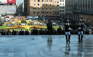 Deposizione di una corona d'alloro, da parte del Presidente della Repubblica, all'Altare della Patria ed al Mausoleo Ardeatino, in occasione del Giorno dell'Unità Nazionale e Festa delle Forze Armate