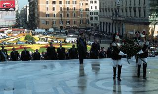 Deposizione di una corona d'alloro, da parte del Presidente della Repubblica, all'Altare della Patria ed al Mausoleo Ardeatino, in occasione del Giorno dell'Unità Nazionale e Festa delle Forze Armate