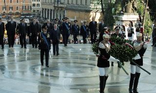 Deposizione di una corona d'alloro, da parte del Presidente della Repubblica, all'Altare della Patria ed al Mausoleo Ardeatino, in occasione del Giorno dell'Unità Nazionale e Festa delle Forze Armate