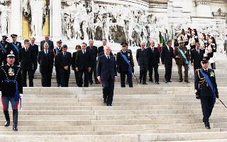 Deposizione di una corona d'alloro, da parte del Presidente della Repubblica, all'Altare della Patria ed al Mausoleo Ardeatino, in occasione del Giorno dell'Unità Nazionale e Festa delle Forze Armate