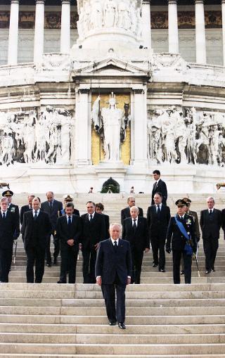 Deposizione di una corona d'alloro, da parte del Presidente della Repubblica, all'Altare della Patria ed al Mausoleo Ardeatino, in occasione del Giorno dell'Unità Nazionale e Festa delle Forze Armate