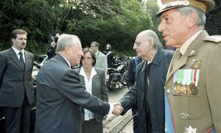 Deposizione di una corona d'alloro, da parte del Presidente della Repubblica, all'Altare della Patria ed al Mausoleo Ardeatino, in occasione del Giorno dell'Unità Nazionale e Festa delle Forze Armate