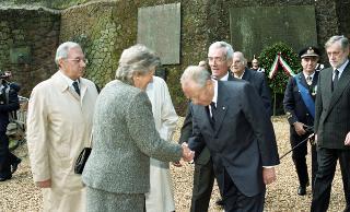 Deposizione di una corona d'alloro, da parte del Presidente della Repubblica, all'Altare della Patria ed al Mausoleo Ardeatino, in occasione del Giorno dell'Unità Nazionale e Festa delle Forze Armate