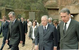 Deposizione di una corona d'alloro, da parte del Presidente della Repubblica, all'Altare della Patria ed al Mausoleo Ardeatino, in occasione del Giorno dell'Unità Nazionale e Festa delle Forze Armate