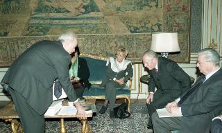 Incontro con l'On. Emma Bonino, con una delegazione di &quot;Nessuno tocchi Caino&quot;, lega di cittadini e di parlamentari per l'abolizione della pena di morte nel mondo entro il 2000