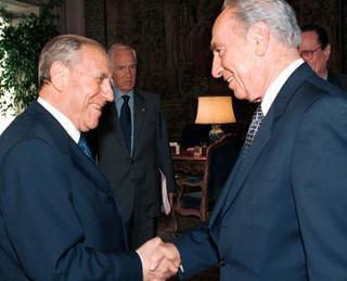 Il Presidente Ciampi con Shimon Peres, Ministro per lo Sviluppo Regionale dello Stato d'Israele e Presidente del Centro Peres per la Pace