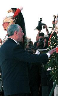 Il Presidente Ciampi depone una corona d'alloro all'Altare della Patria, in occasione della Festa Nazionale della Repubblica